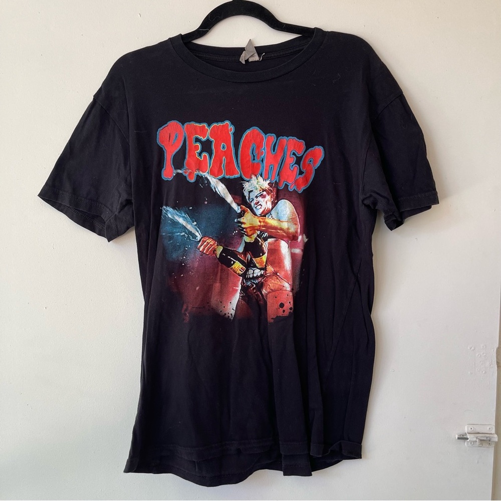 Peaches Black Graphic T-Shirt